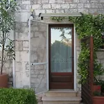 לינה וארוחת בוקר Mirella Charming 4*