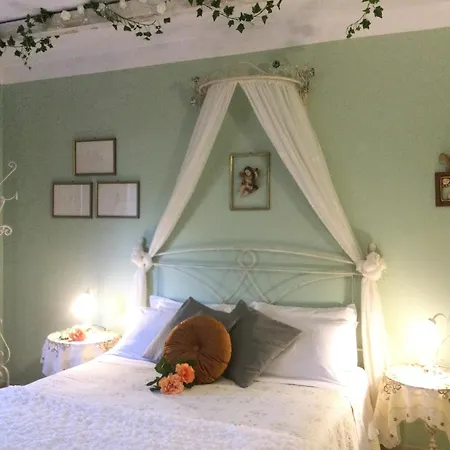 Mirella Charming Bed & Breakfast 4*
