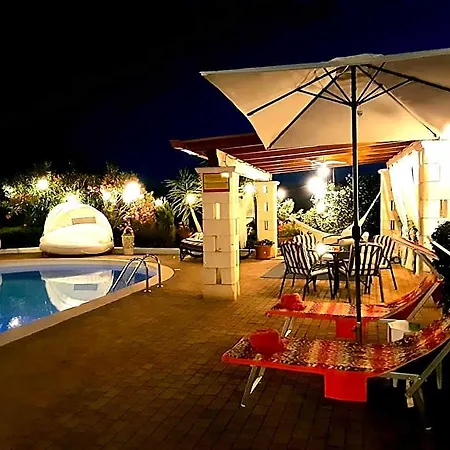 Mirella Charming فندق مبيت وإفطار ألبيروبيللو
