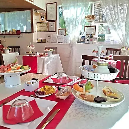 Nocleg ze śniadaniem Mirella Charming 4*